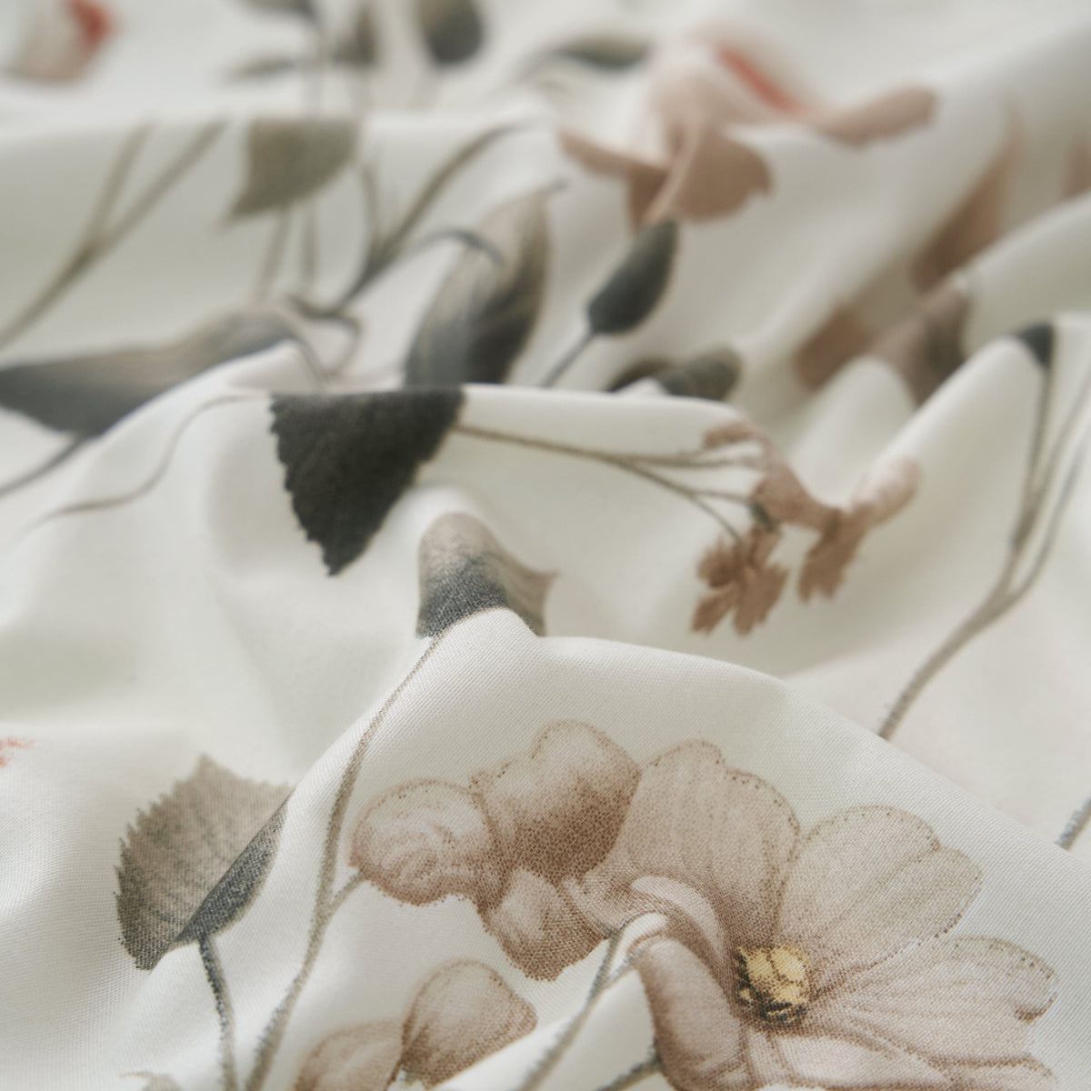 DaDalogy Enchanted Meadow Floral Microfiber Sheet Set